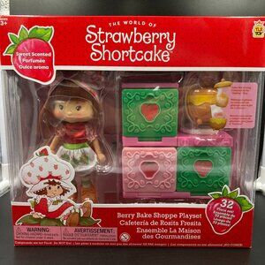 The World of Strawberry Shortcake Berry Bake Shoppe Playset 32 Pcs Set
